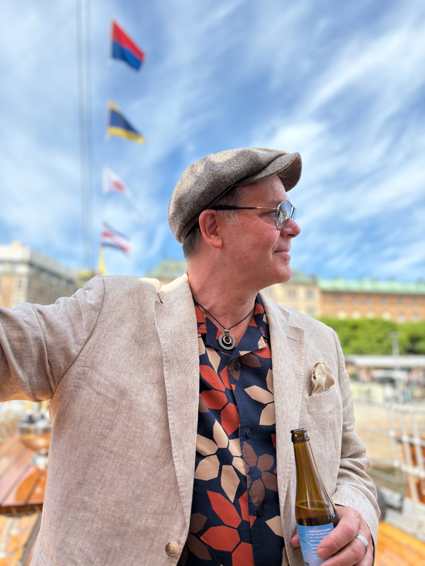Ricardo Ausin infiltrerade Bodins Maskins 25-årsjubileum som den nyanställde säljaren Tage Ruckén. Läs kvällens specials